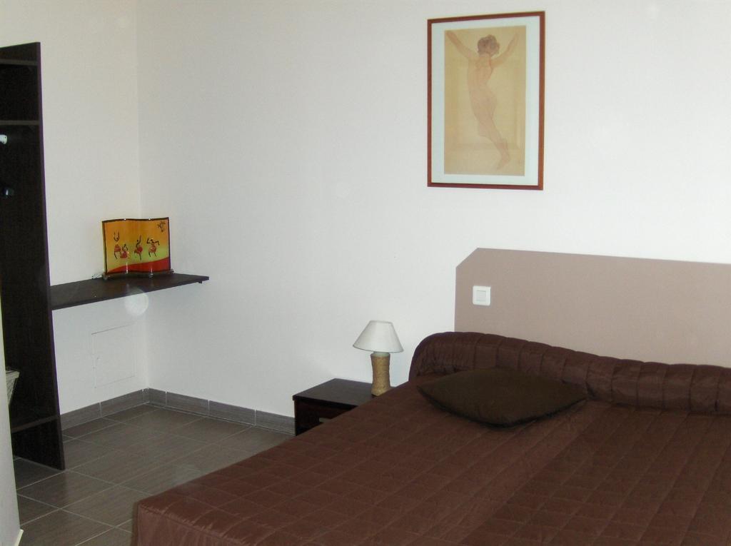 Hôtel Le Juliano Carbon-Blanc Habitación foto